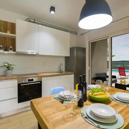 Bulli * 特罗吉尔